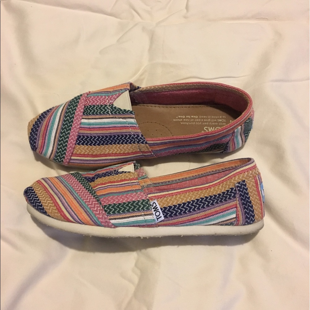 Multi-colored Toms in great condition!
